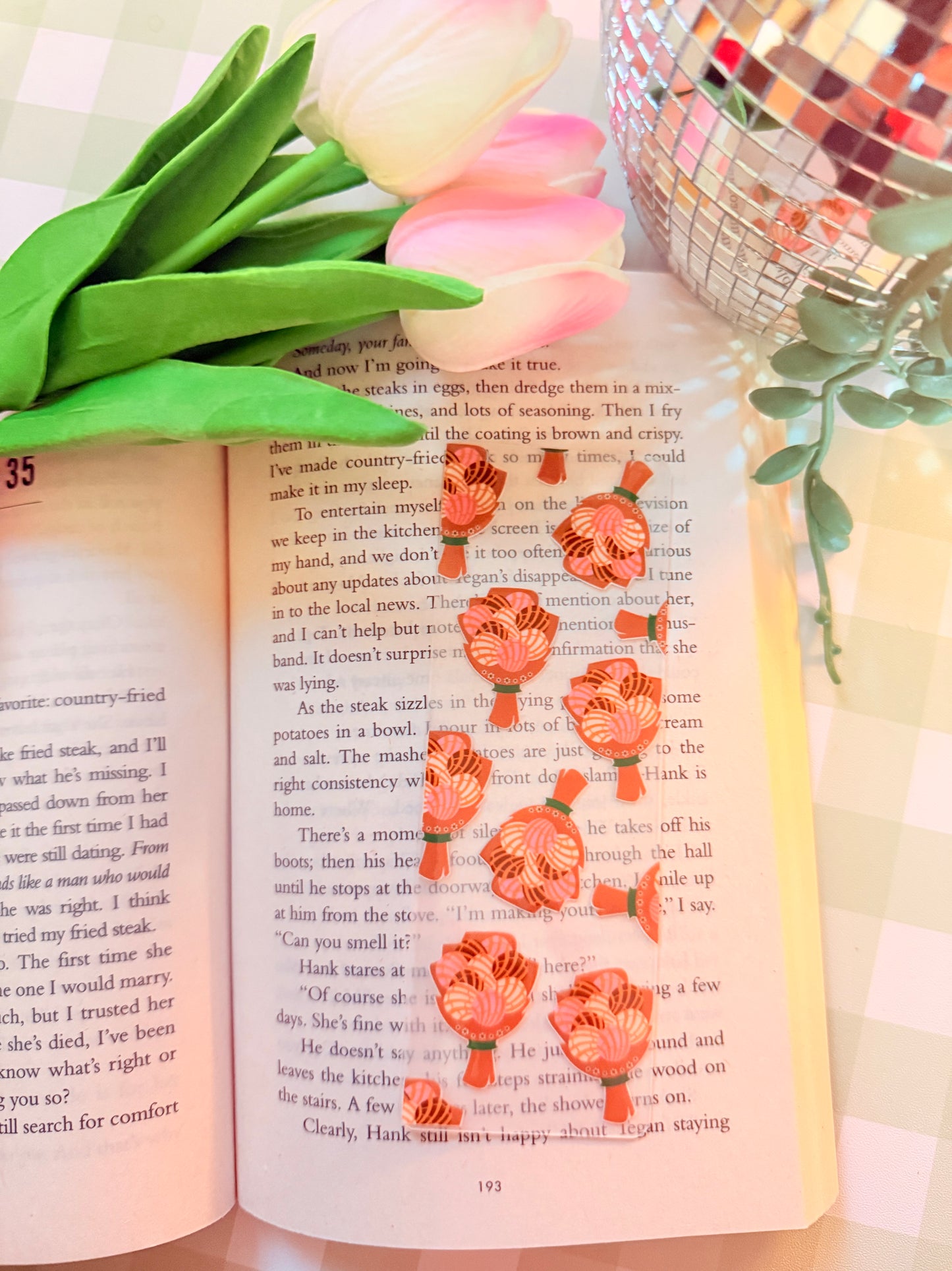 CONCHA BOUQUETS ACRYLIC BOOKMARK