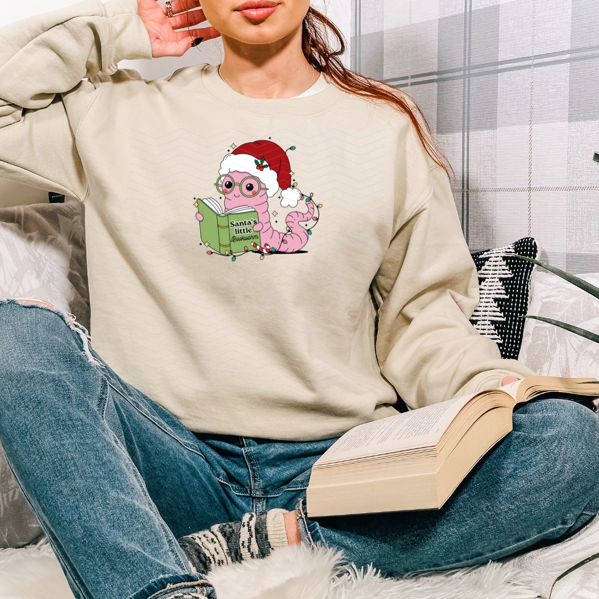SANTA'S LITTLE BOOKWORM ADULT SIZE (SHIRT/CREWNECK)