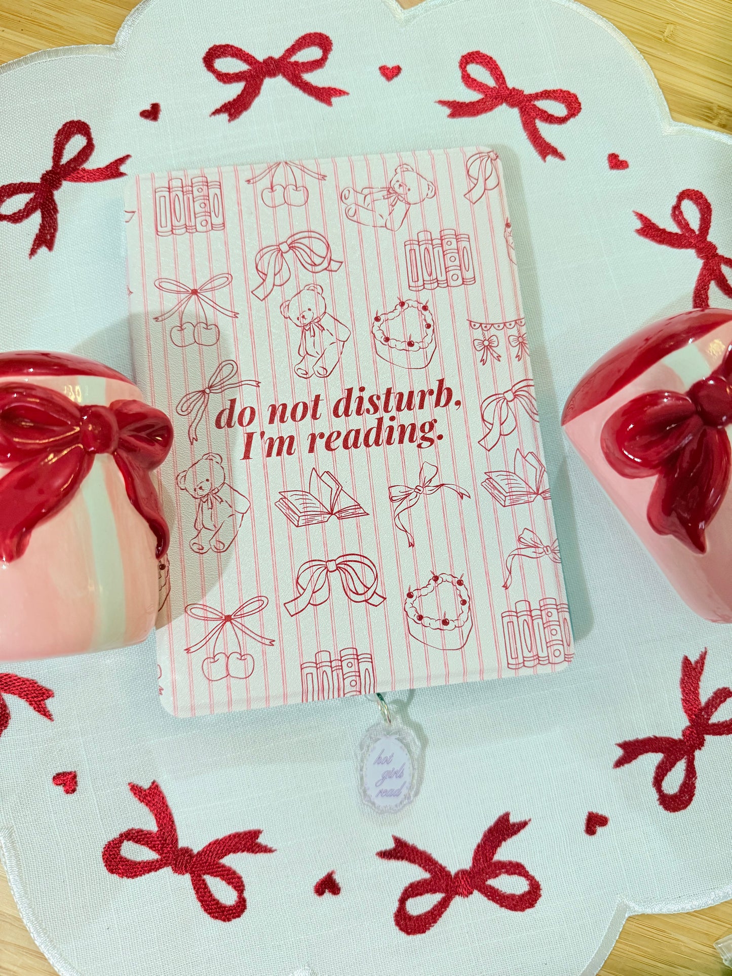 HOT GIRLS READ KINDLE CHARM (TYPE C)