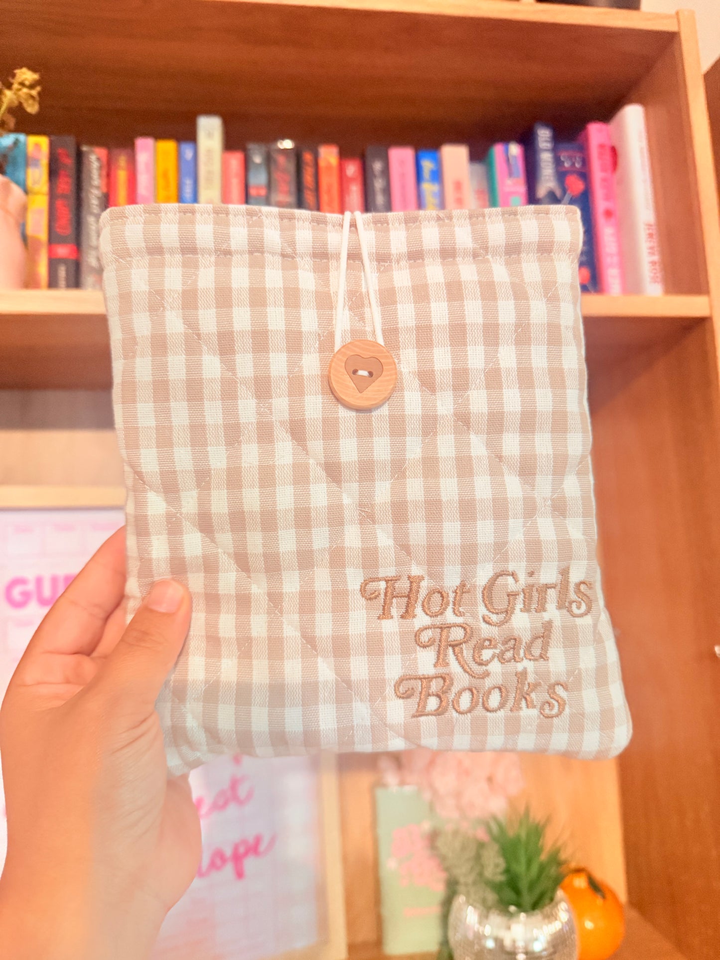 HOT GIRLS READ BEIGE KOBO LIBRA SLEEVE