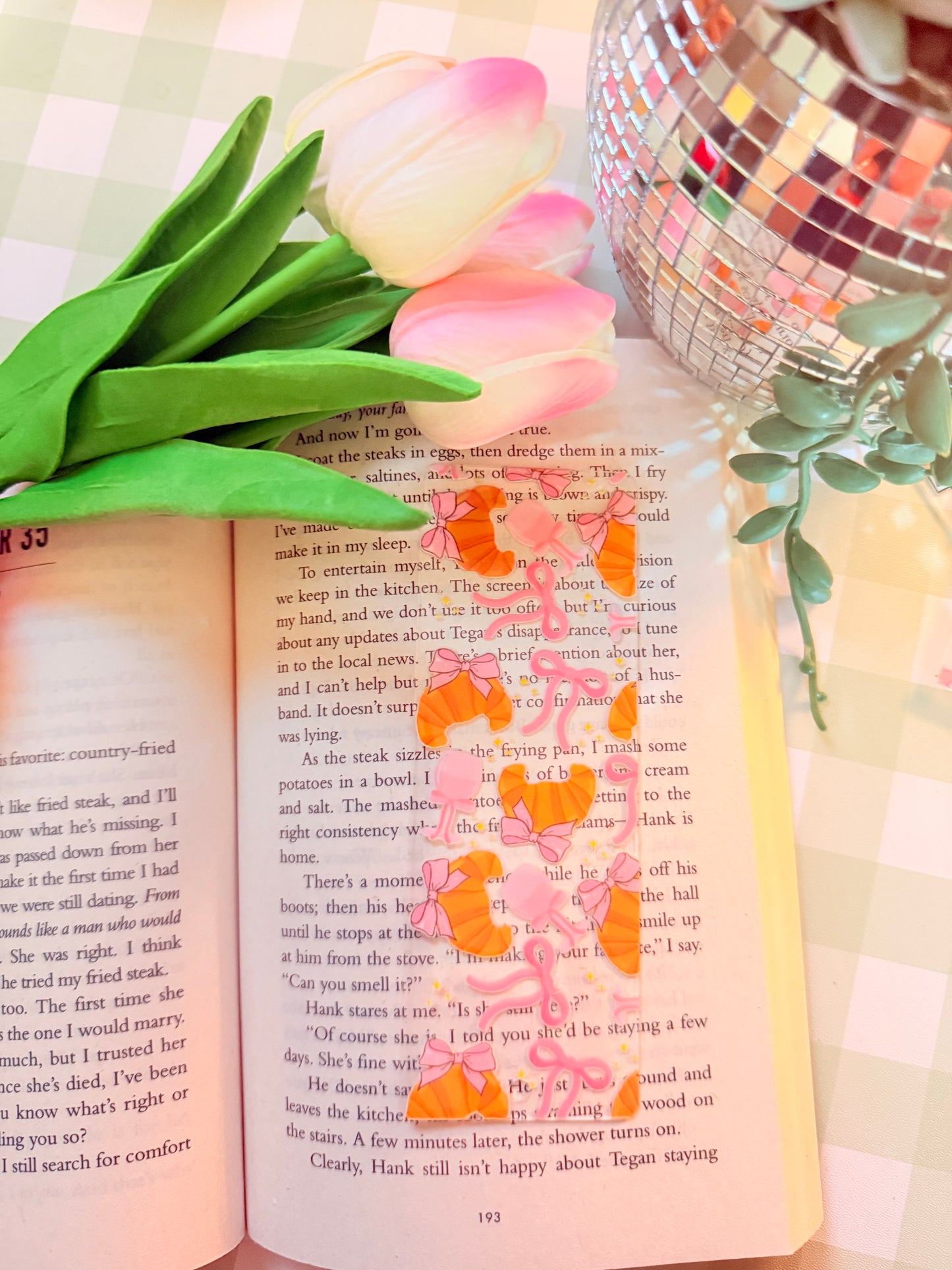 CROISSANTS ACRYLIC BOOKMARK