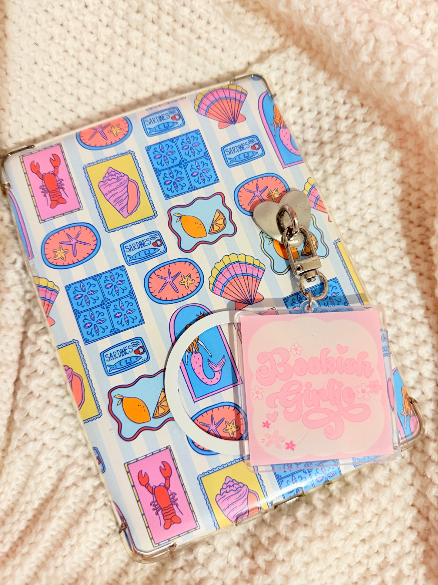 BOOKISH GIRLIE KEYCHAIN