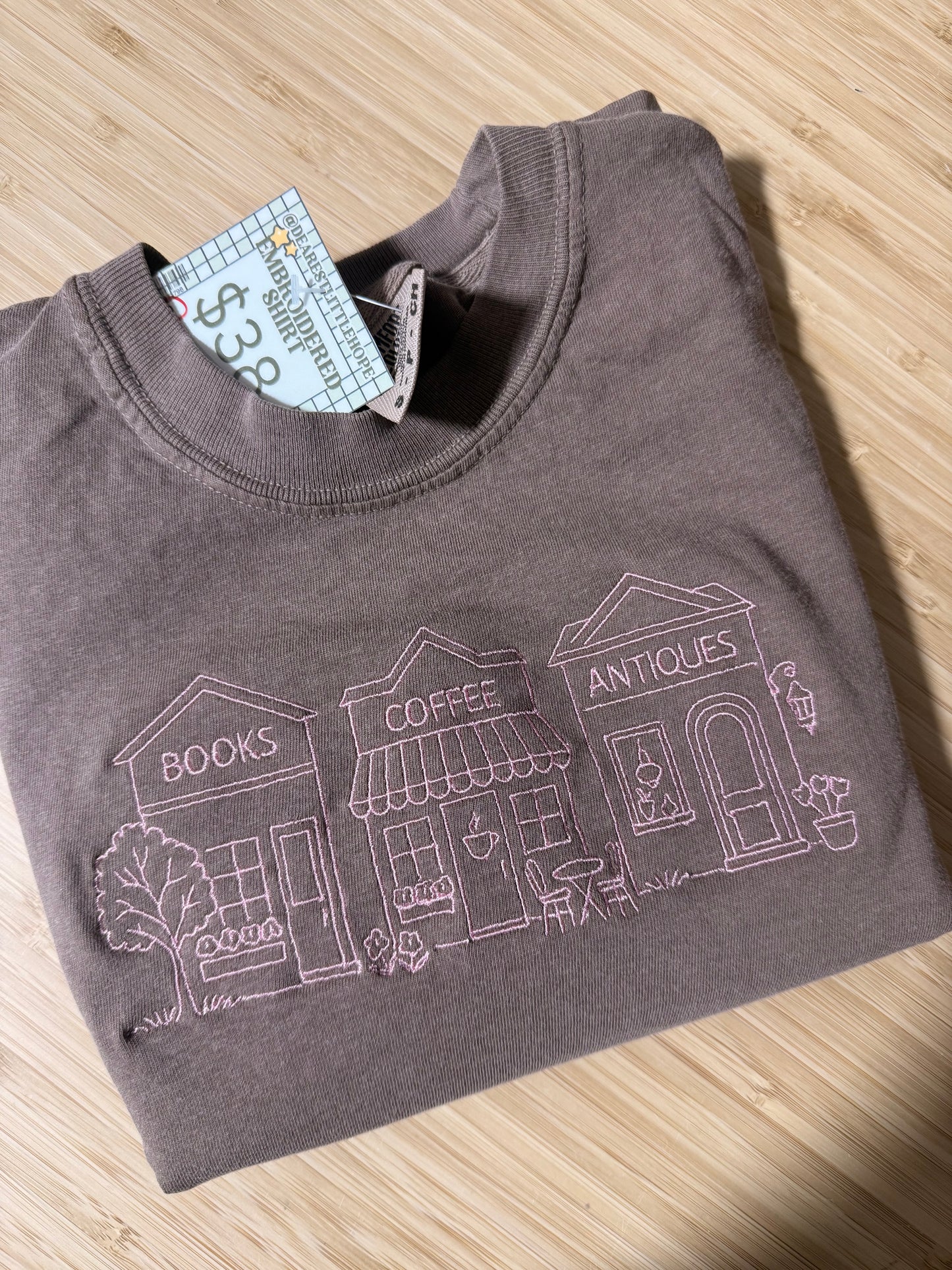 BOOKS SMALL TOWN EMBROIDERED ADULT SIZE (COLOR ESPRESSO)