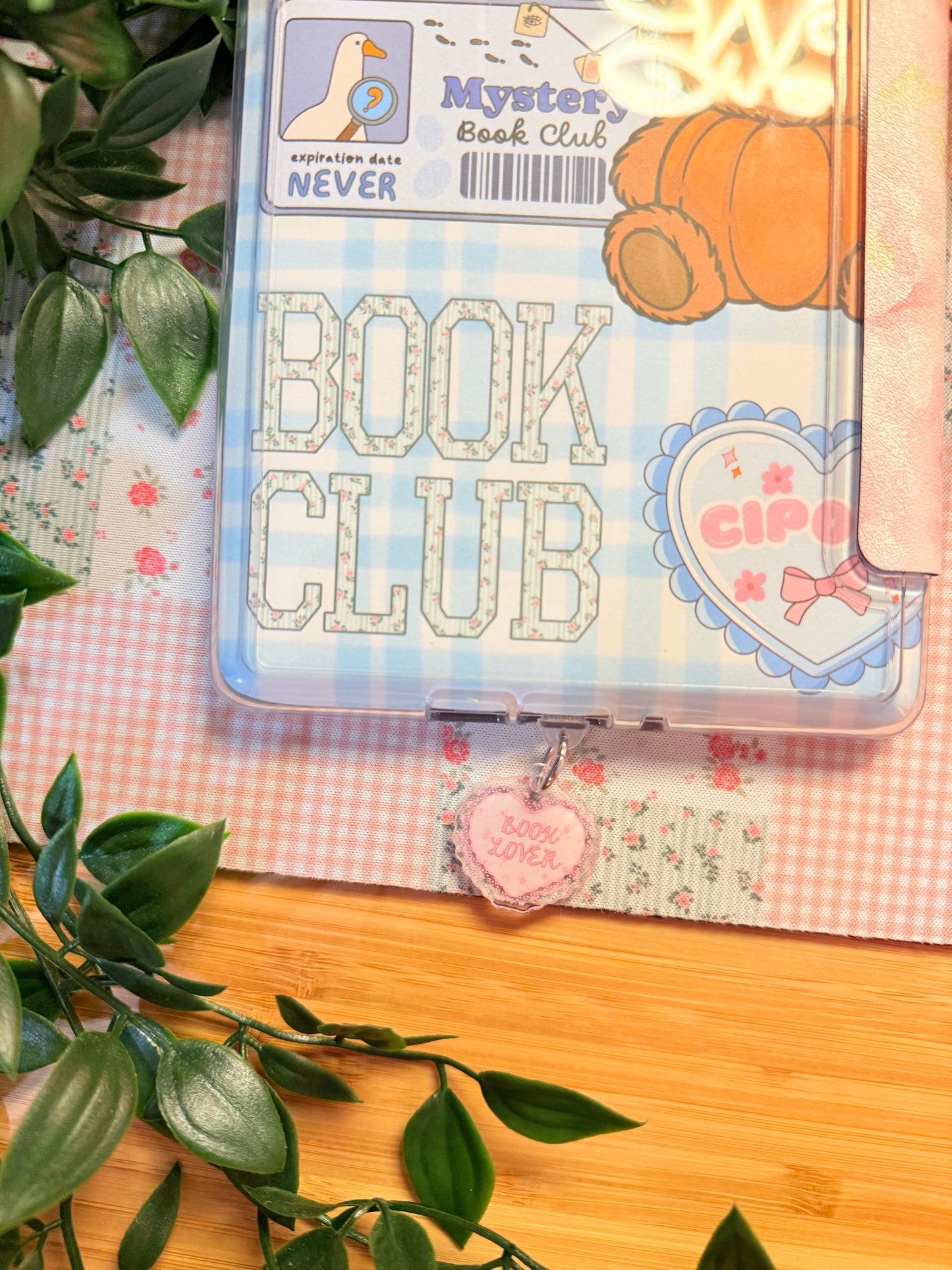 BOOK LOVER KINDLE CHARM (TYPE C)