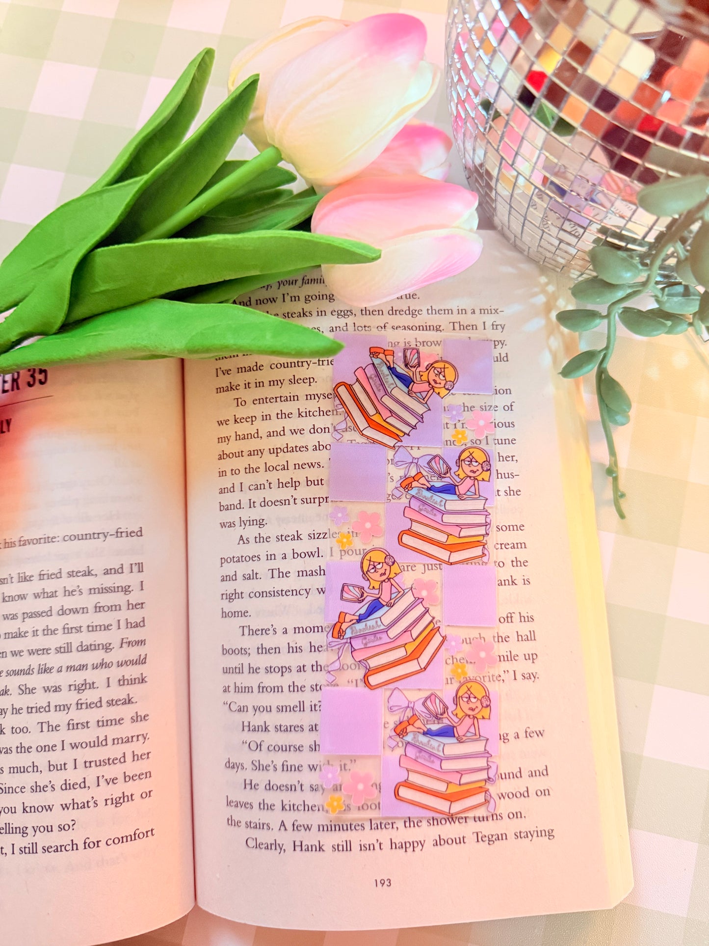 LIZZIE ACRYLIC BOOKMARK