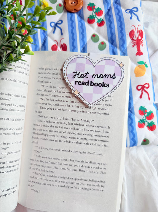 HOT MOMS READ MAGNETIC BOOKMARK
