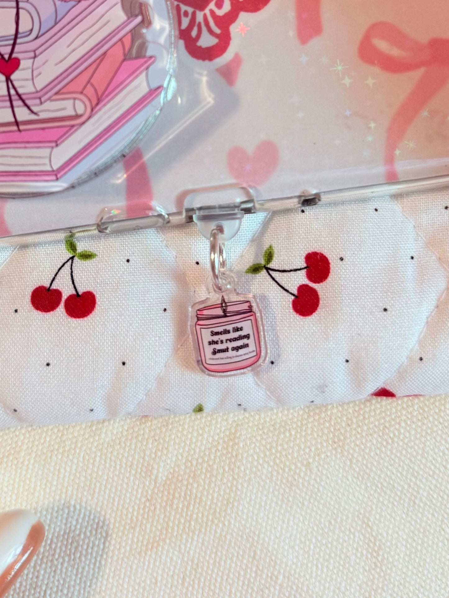 SMELLS LIKE SHES READING SMUT KINDLE CHARM (TYPE C)