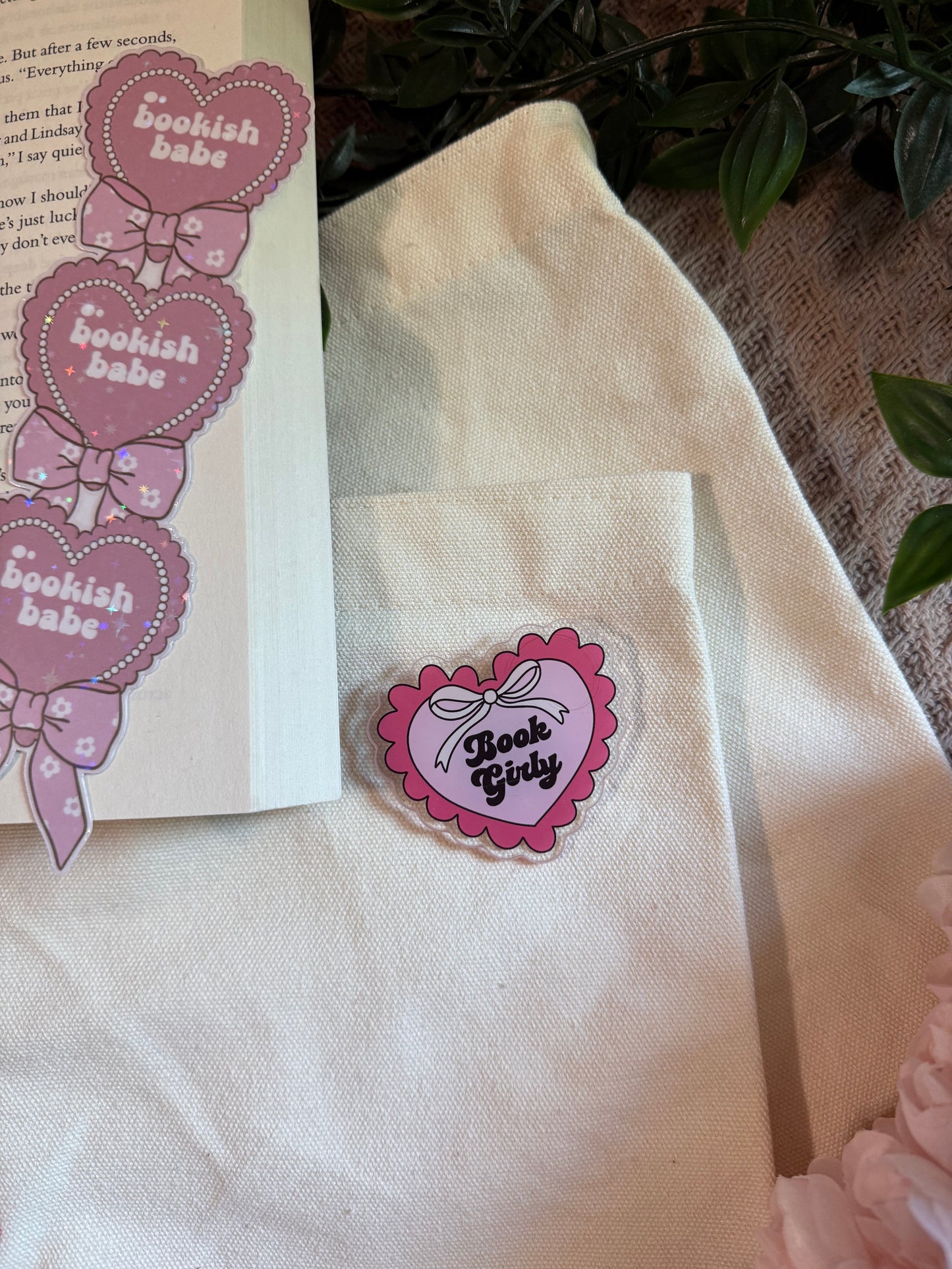 BOOK GIRLY PIN
