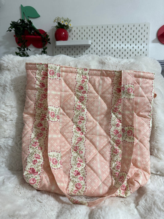 VINTAGE FLORAL QUILTED TOTE BAG