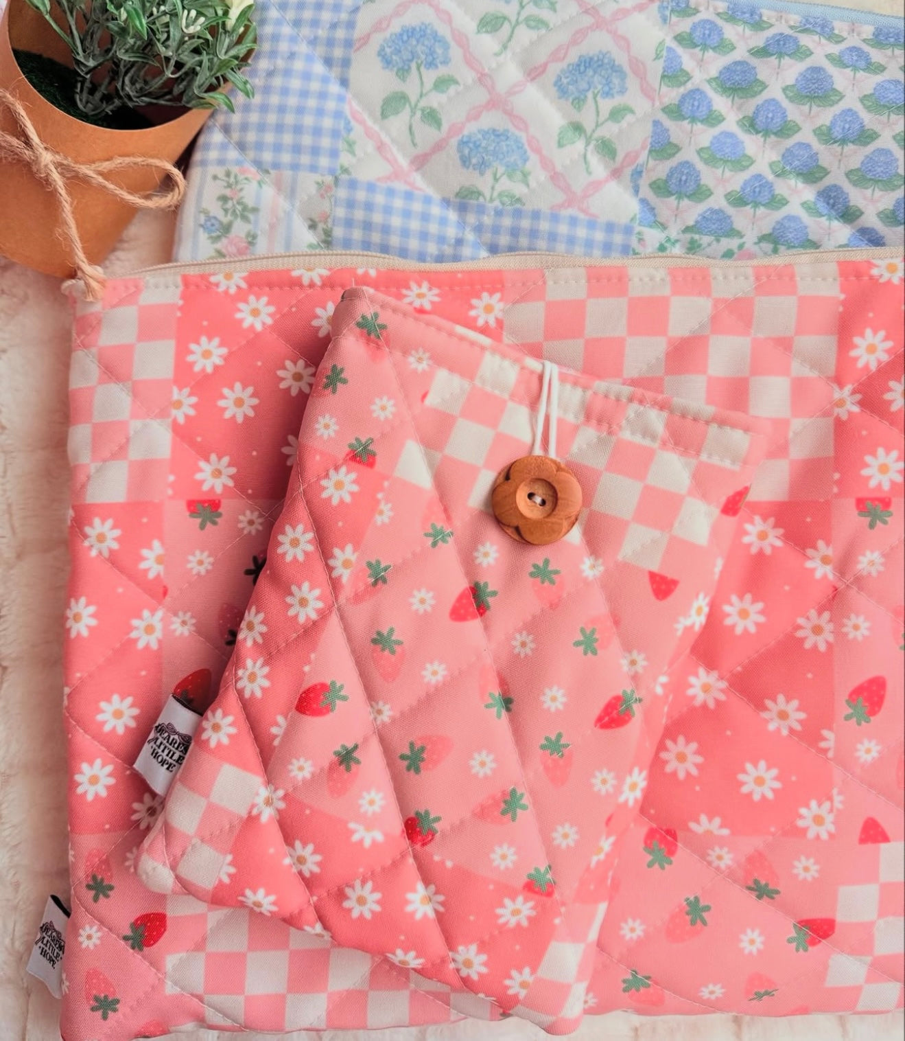 SLEEVES/POUCHES