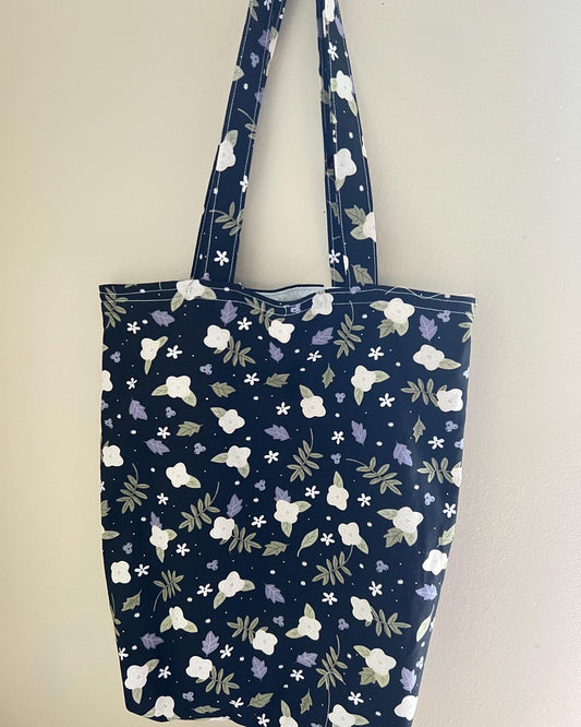 BLACK WITH WHITE FLOWERS TOTE BAG