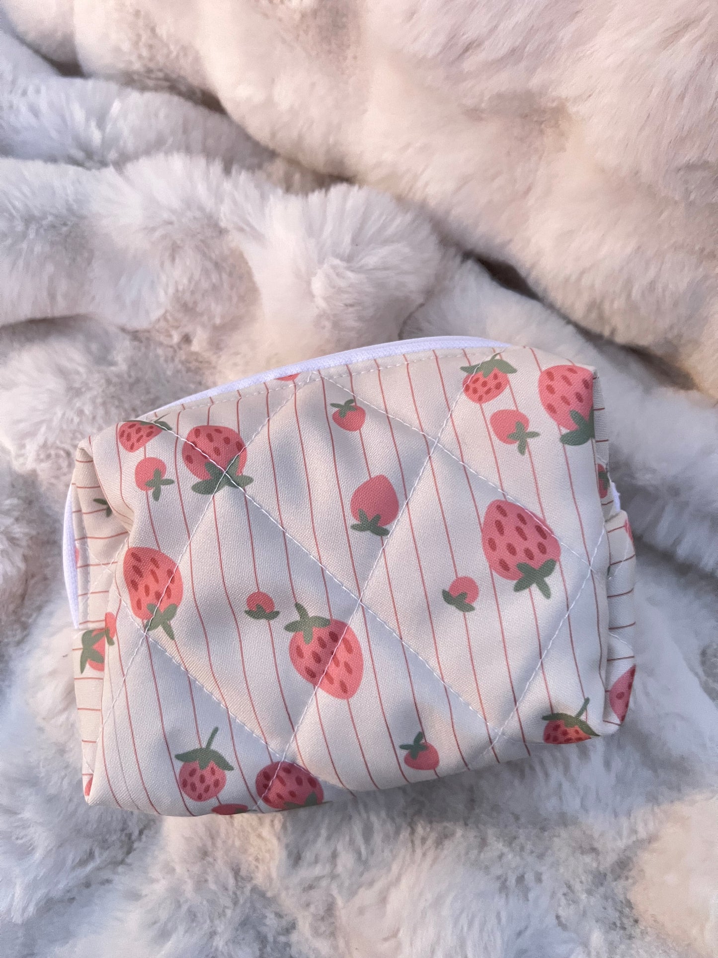 STRAWBERRIES XL POUCHES