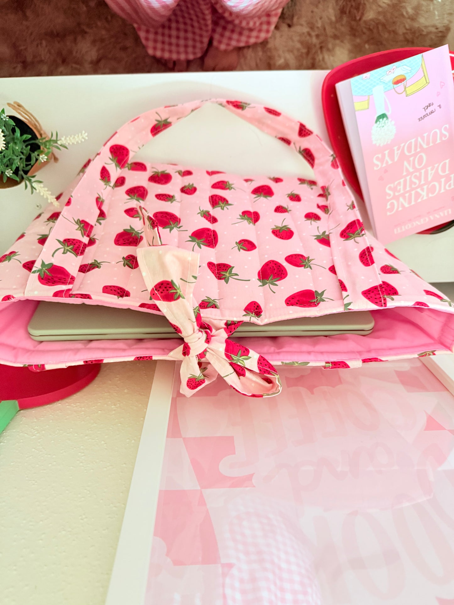 STRAWBERRY XL TOTE