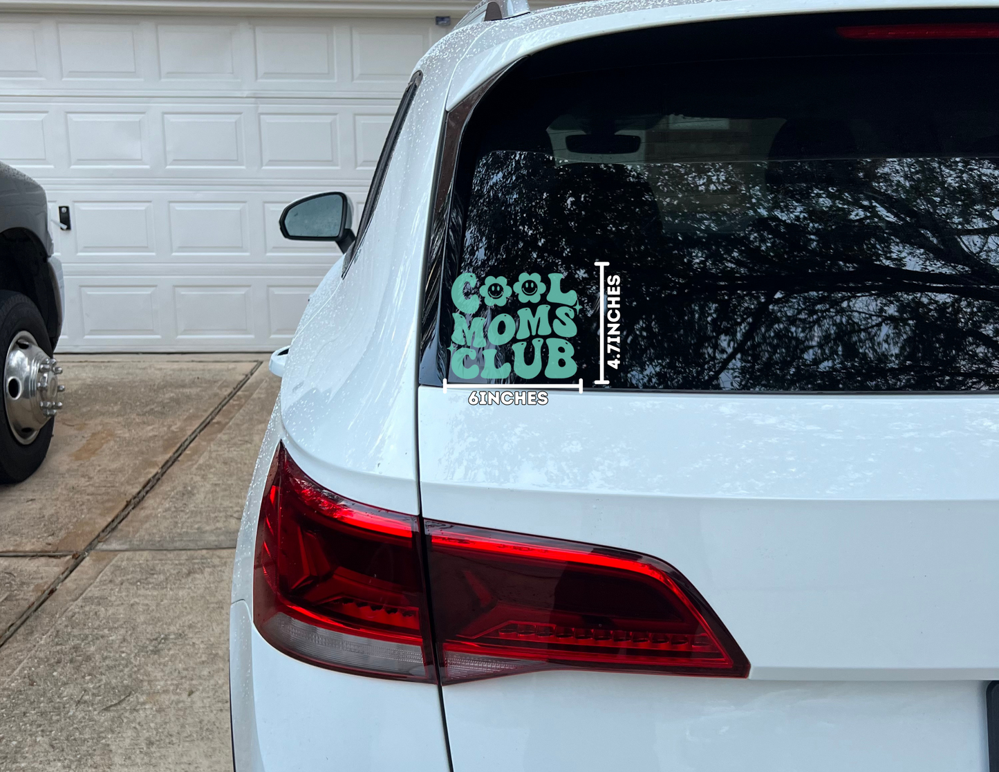 COOL MOMS CLUB CAR DECAL