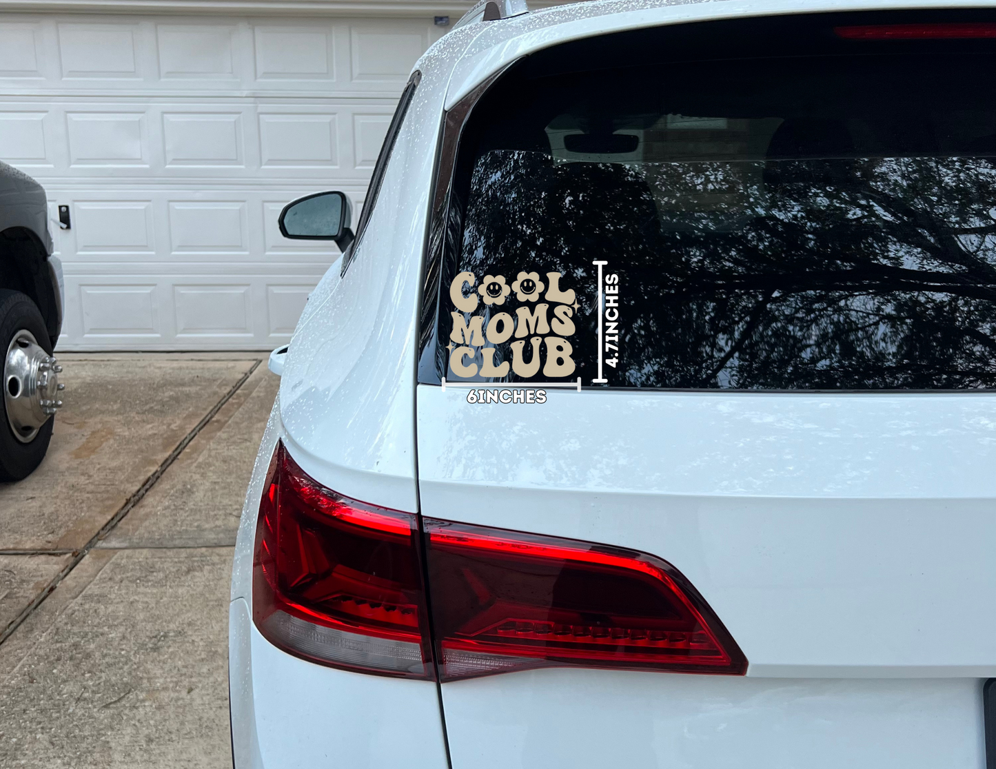 COOL MOMS CLUB CAR DECAL