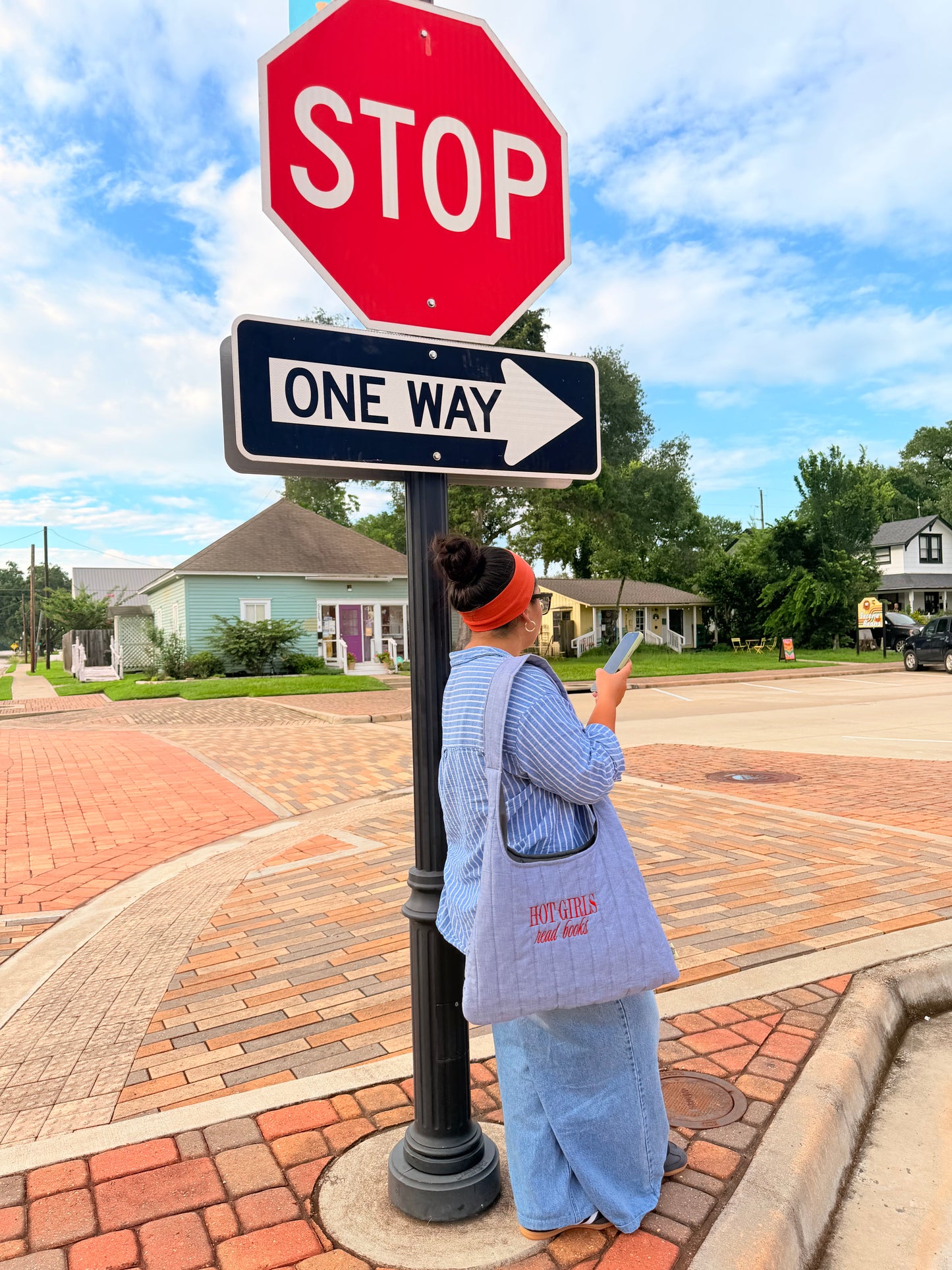 HOT GIRLS READ EMBROIDERED BAG