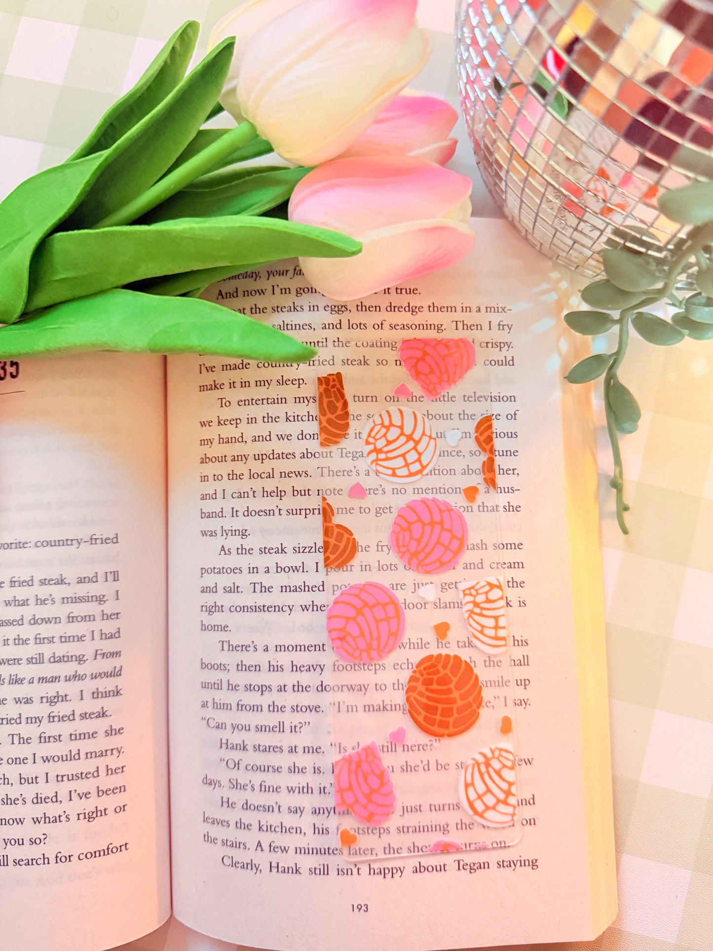 CONCHAS ACRYLIC BOOKMARK