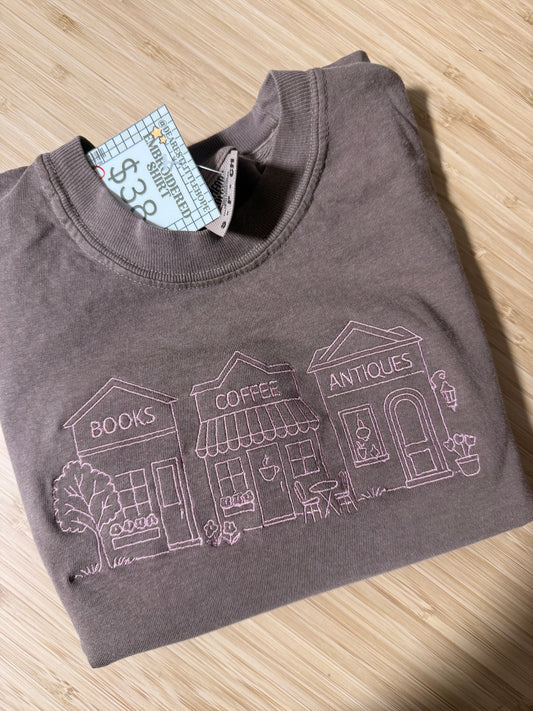 BOOKS SMALL TOWN EMBROIDERED ADULT SIZE (COLOR ESPRESSO)