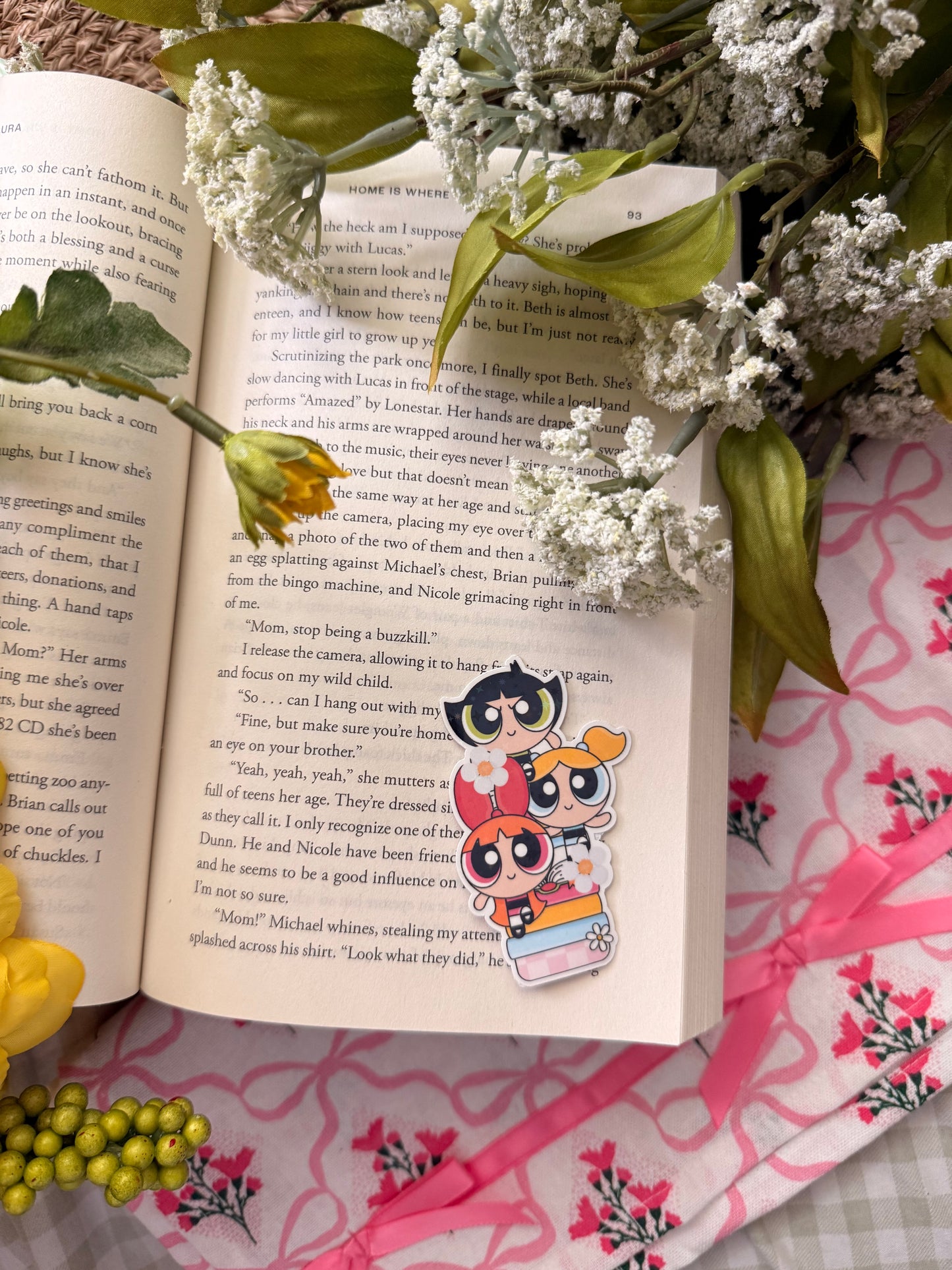 BOOKISH GIRLS STICKER