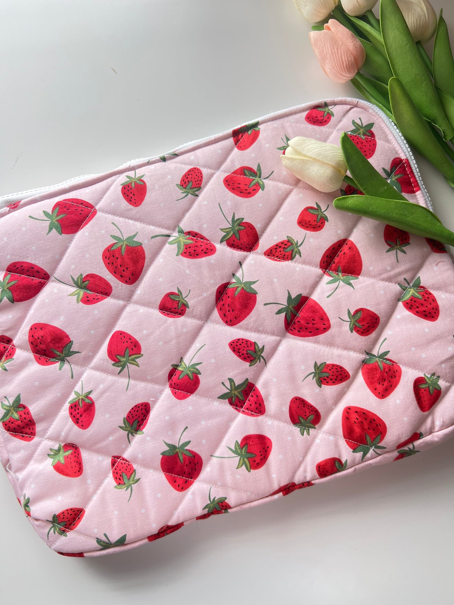 STRAWBERRY LAPTOP SLEEVE 10x14