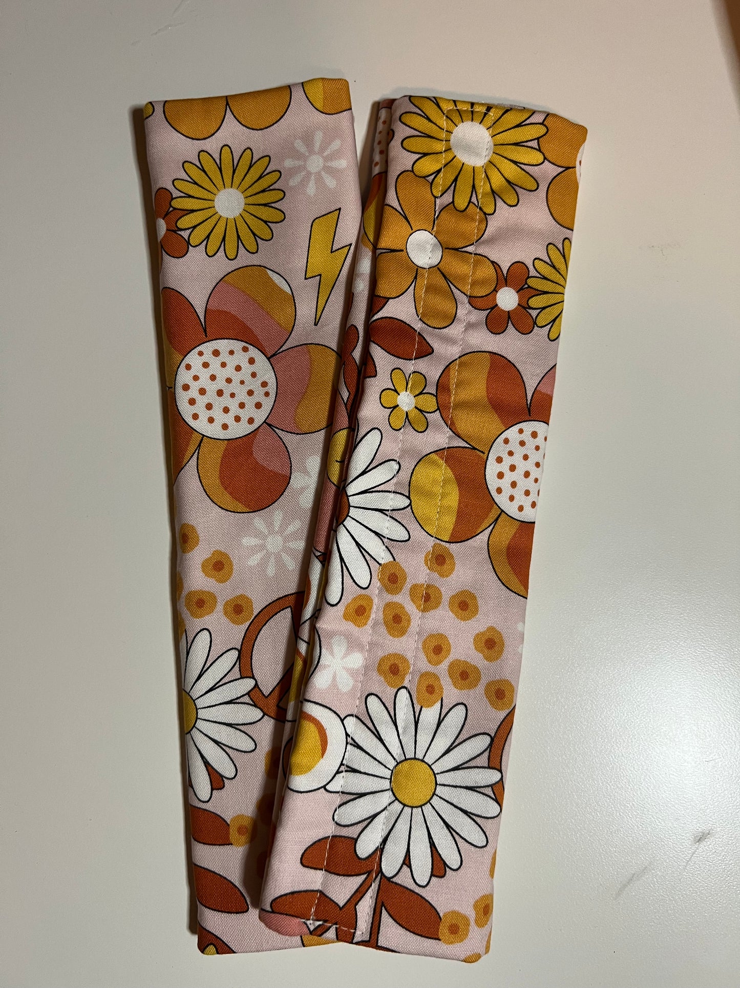 GROOVY RETRO FLOWER SEAT BELT COVERS