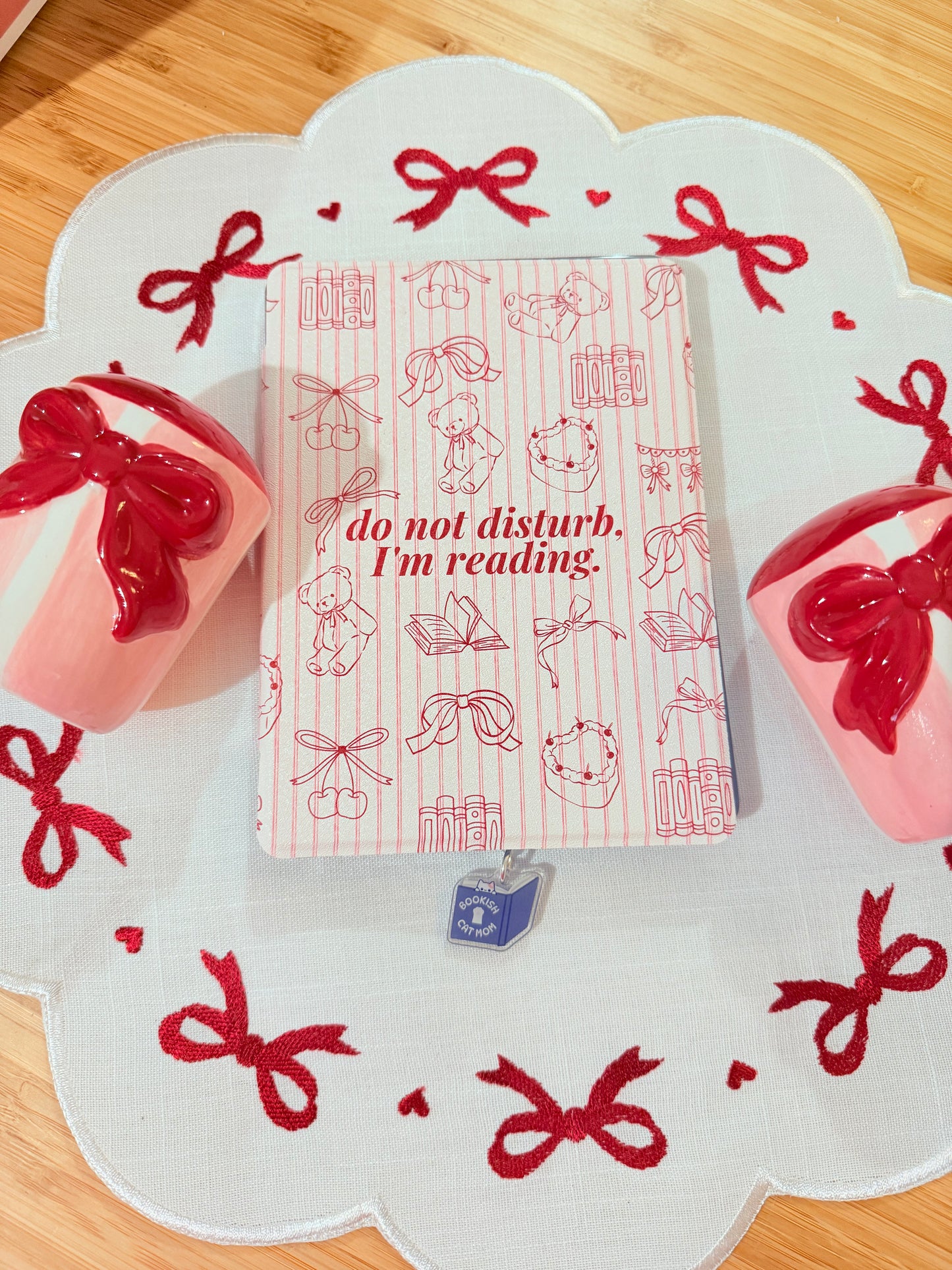 BOOKISH CAT MOM KINDLE CHARM (TYPE C)