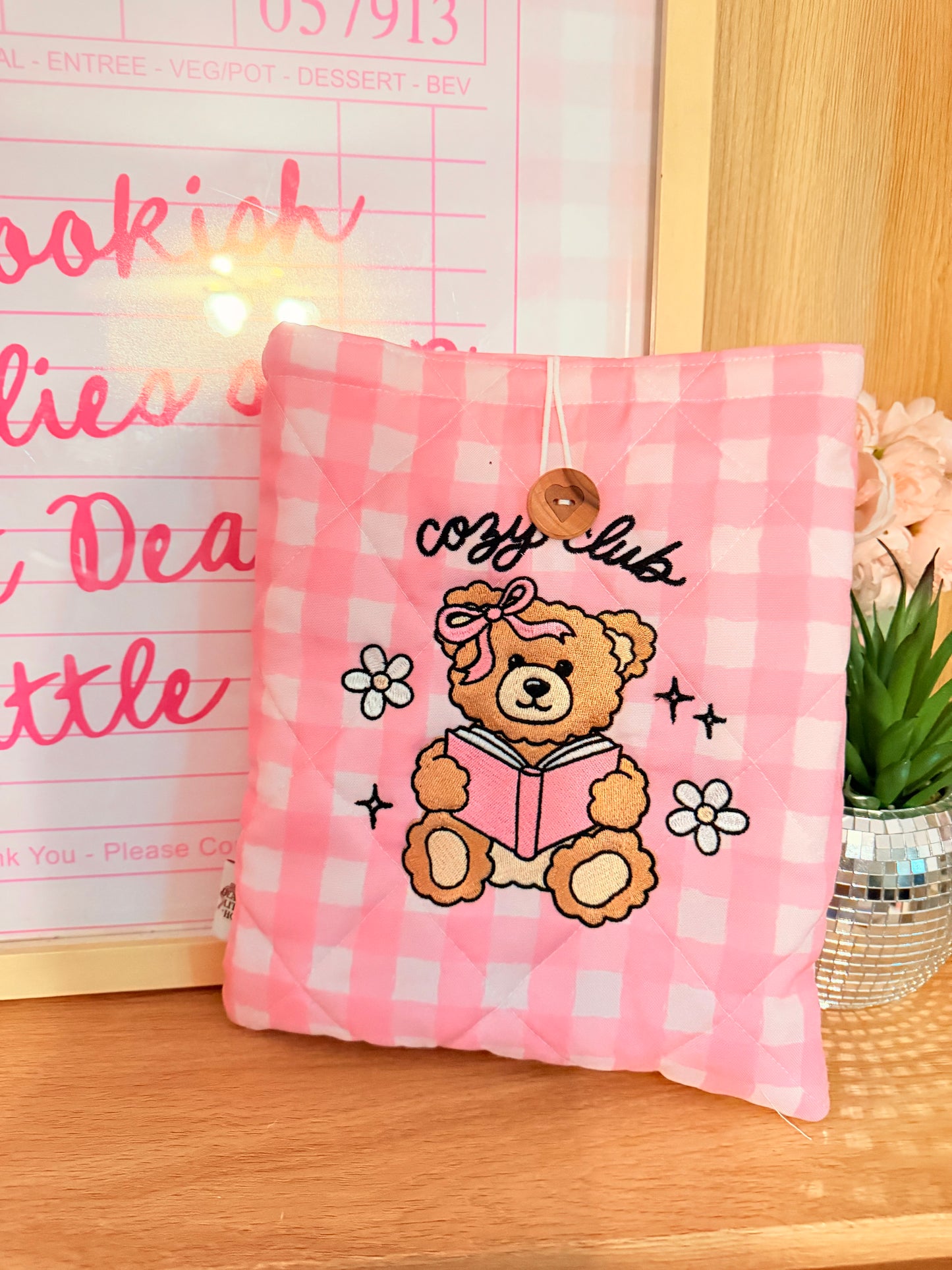 COZY CLUB IPAD 10.9” / HARDCOVER BOOK SLEEVE