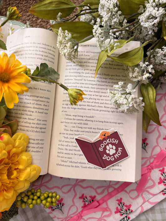 BOOKISH DOG MOM STICKER