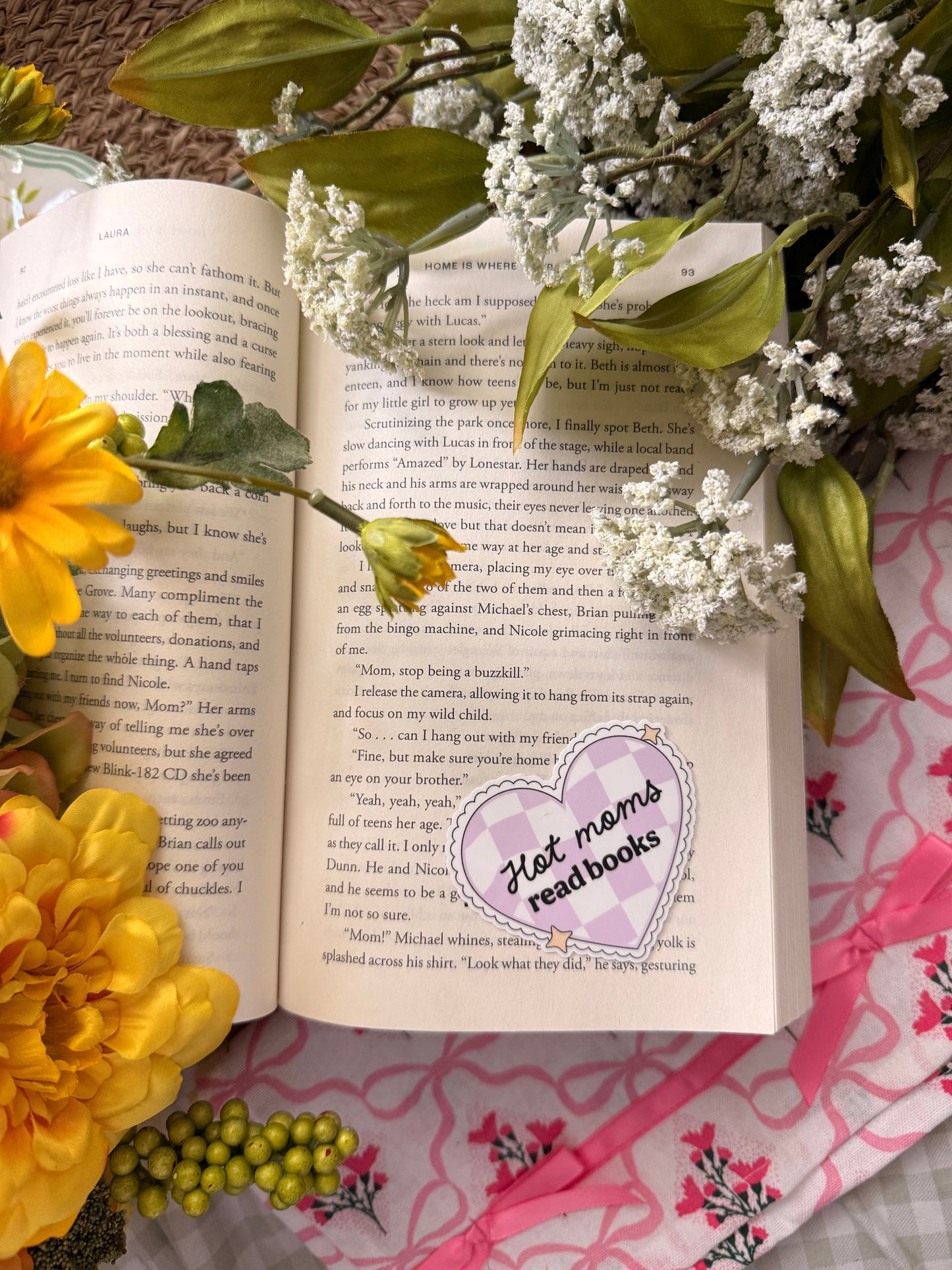 HOT MOMS READ BOOKS STICKER