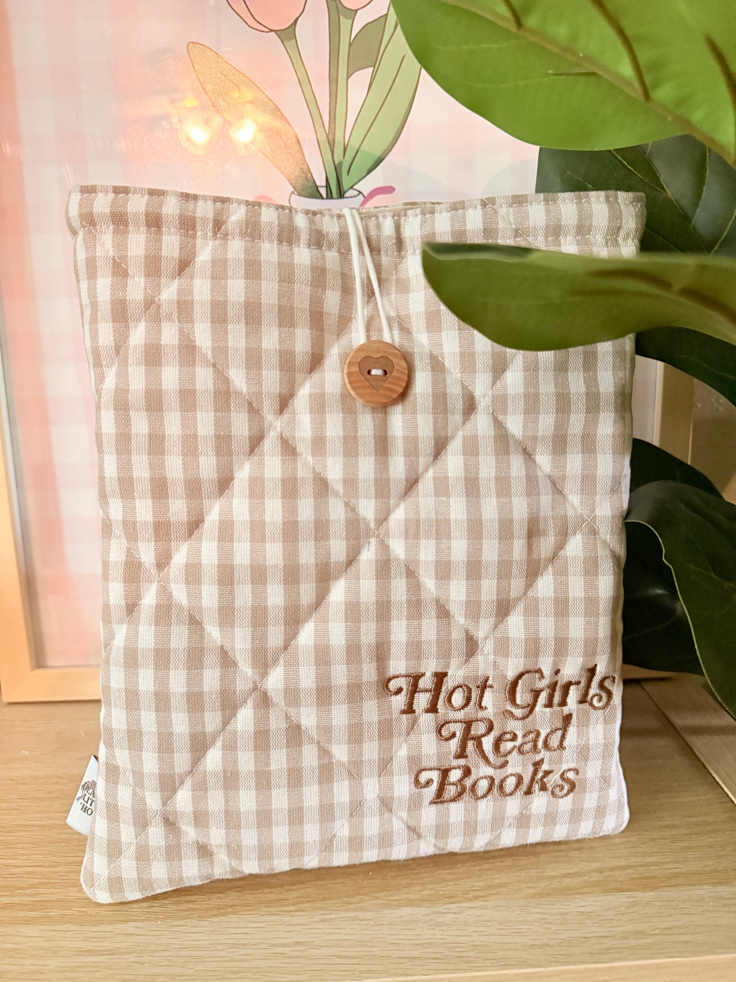 HOT GIRLS READ BEIGE IPAD 10.9” / HARDCOVER BOOK SLEEVE