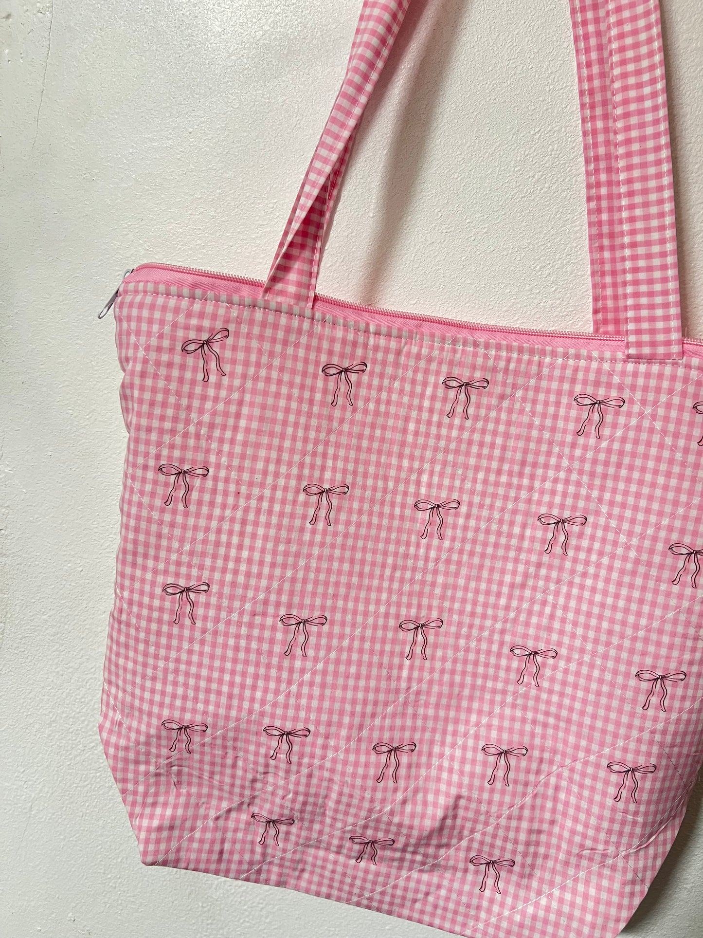 GINGHAM BOW QUILTED TOTE BAG WITH ZIPPER