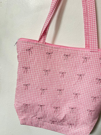 GINGHAM BOW QUILTED TOTE BAG WITH ZIPPER