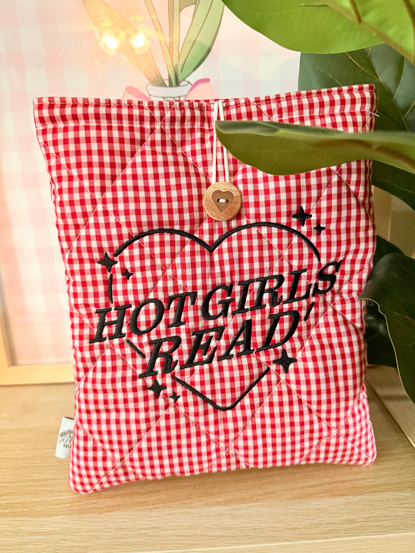 HOT GIRLS READ RED GINGHAM IPAD 10.9” / HARDCOVER BOOK SLEEVE