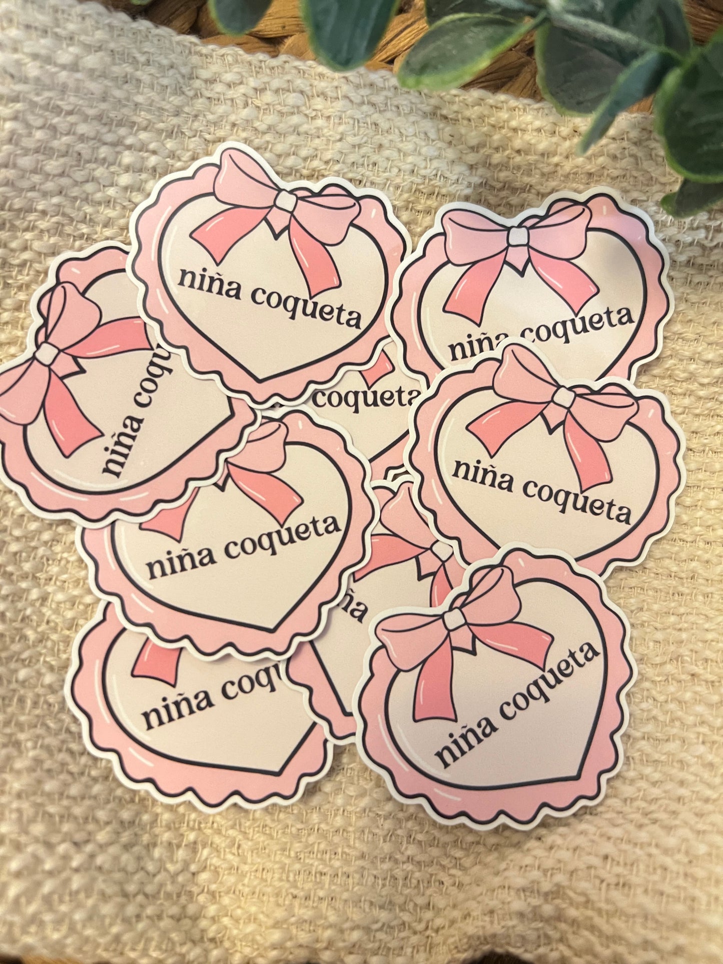 NIÑA COQUETA STICKER